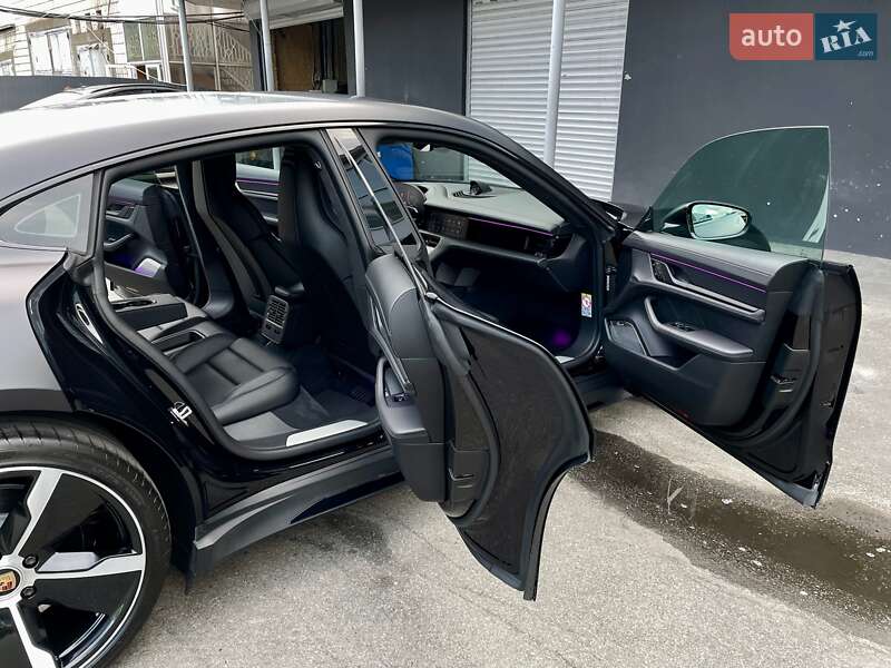 Седан Porsche Taycan 2020 в Киеве