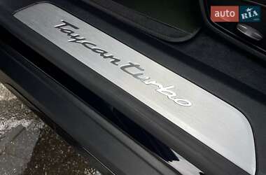 Седан Porsche Taycan 2020 в 