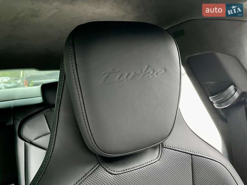 Седан Porsche Taycan 2020 в Киеве