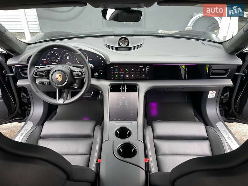 Седан Porsche Taycan 2020 в Киеве
