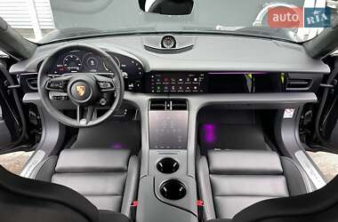 Седан Porsche Taycan 2020 в 