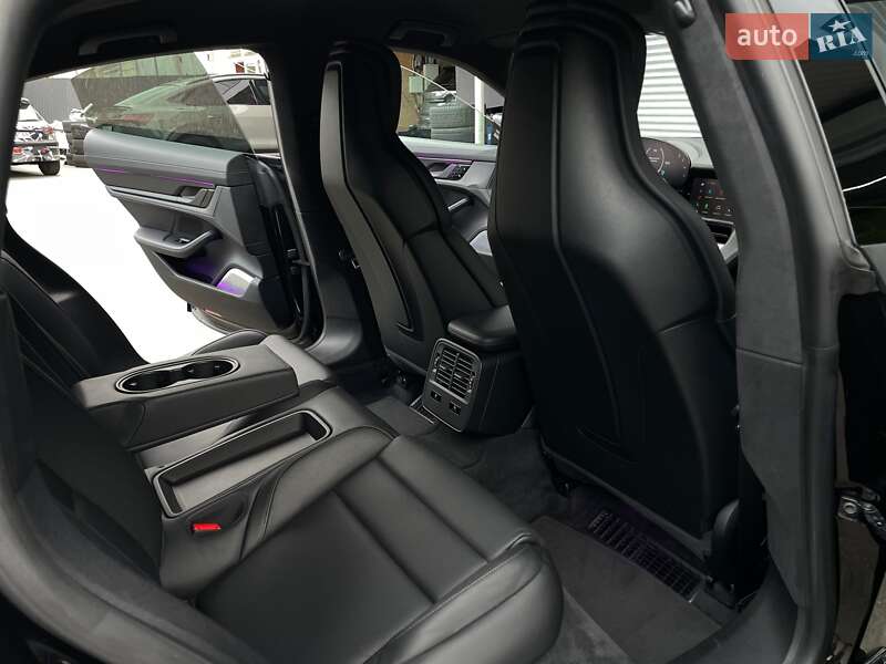 Седан Porsche Taycan 2020 в Киеве