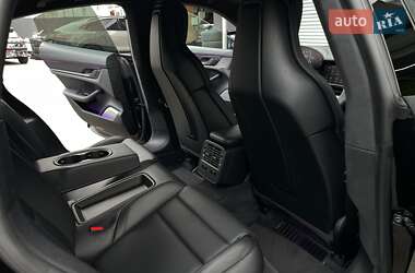 Седан Porsche Taycan 2020 в 
