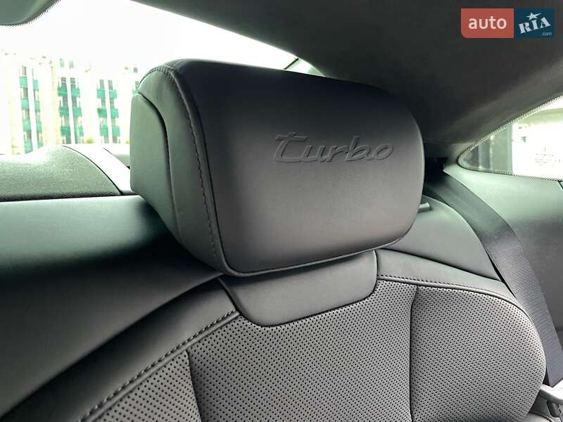 Седан Porsche Taycan 2020 в Киеве