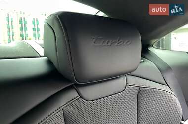 Седан Porsche Taycan 2020 в 