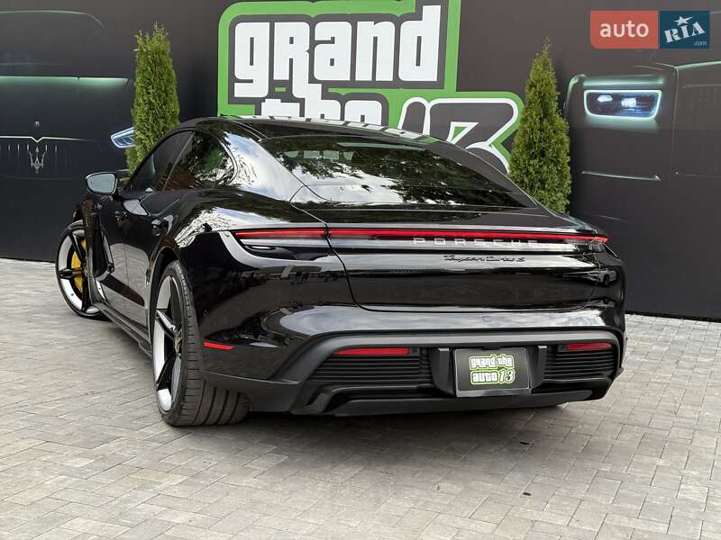 Седан Porsche Taycan 2019 в Киеве
