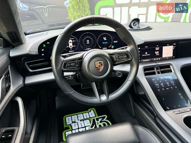 Седан Porsche Taycan 2019 в Киеве