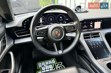 Седан Porsche Taycan 2019 в 