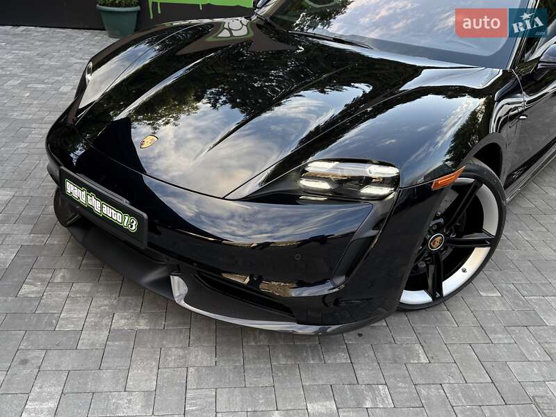 Седан Porsche Taycan 2019 в Киеве