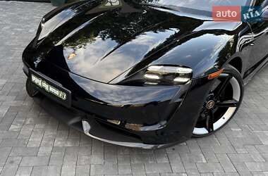 Седан Porsche Taycan 2019 в 