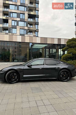 Седан Porsche Taycan 2021 в 