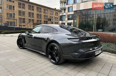 Седан Porsche Taycan 2021 в 
