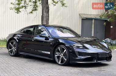 Седан Porsche Taycan 2020 в 