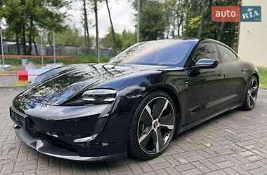 Седан Porsche Taycan 2020 в 