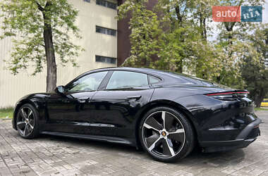 Седан Porsche Taycan 2020 в 