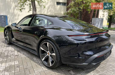 Седан Porsche Taycan 2020 в 