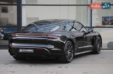 Седан Porsche Taycan 2023 в 