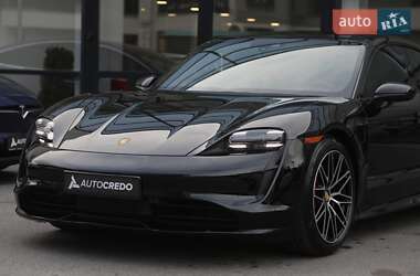 Седан Porsche Taycan 2023 в 