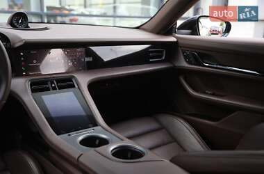 Седан Porsche Taycan 2023 в 