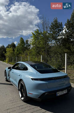 Седан Porsche Taycan 2023 в 