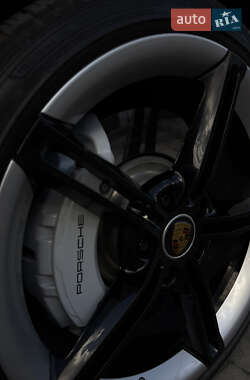 Седан Porsche Taycan 2023 в 