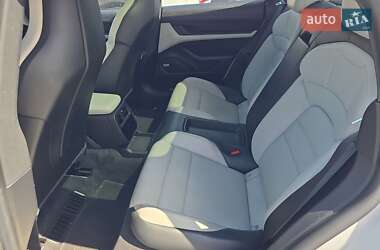Седан Porsche Taycan 2022 в 