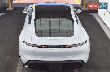 Седан Porsche Taycan 2022 в 