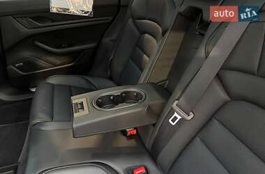 Седан Porsche Taycan 2021 в 