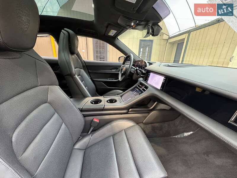 Седан Porsche Taycan 2021 в Мукачевому