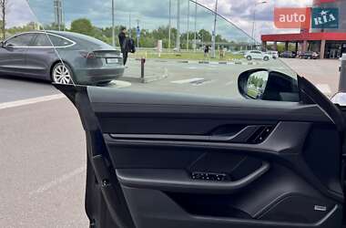 Седан Porsche Taycan 2021 в 