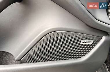 Седан Porsche Taycan 2021 в 