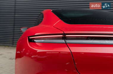 Седан Porsche Taycan 2021 в 