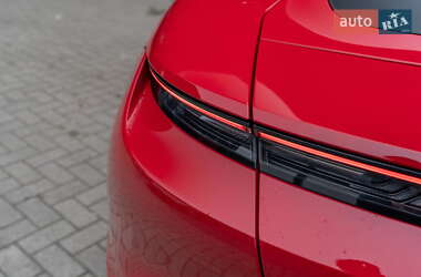 Седан Porsche Taycan 2021 в 