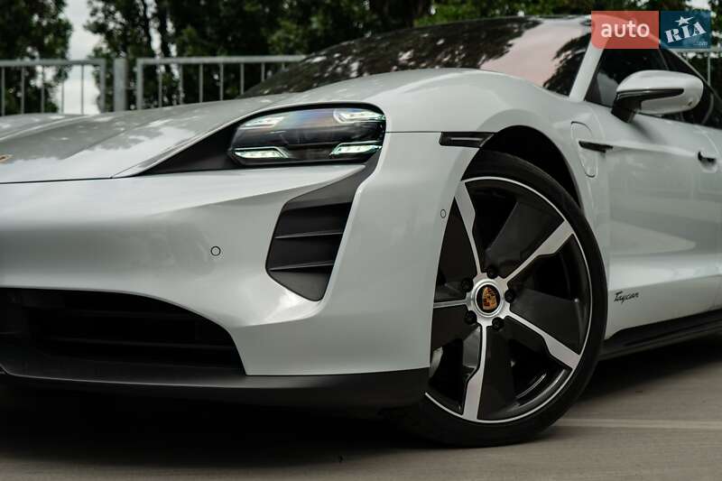 Седан Porsche Taycan 2021 в Києві