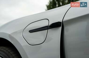 Седан Porsche Taycan 2021 в 