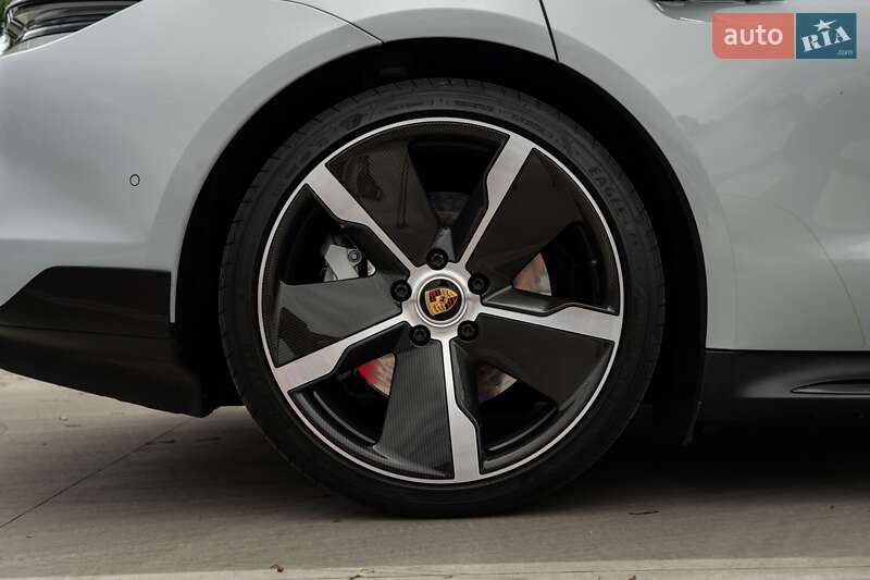 Седан Porsche Taycan 2021 в Києві