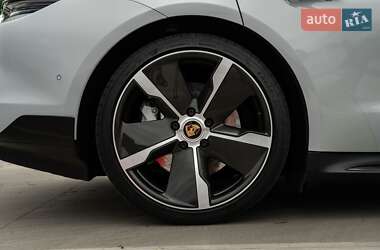 Седан Porsche Taycan 2021 в 