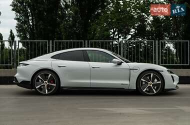 Седан Porsche Taycan 2021 в 
