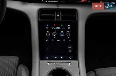 Седан Porsche Taycan 2021 в 
