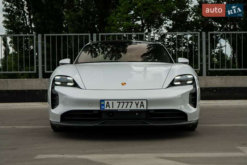 Седан Porsche Taycan 2021 в Києві