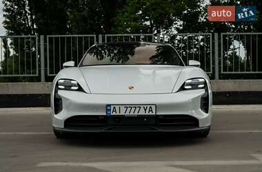 Седан Porsche Taycan 2021 в 