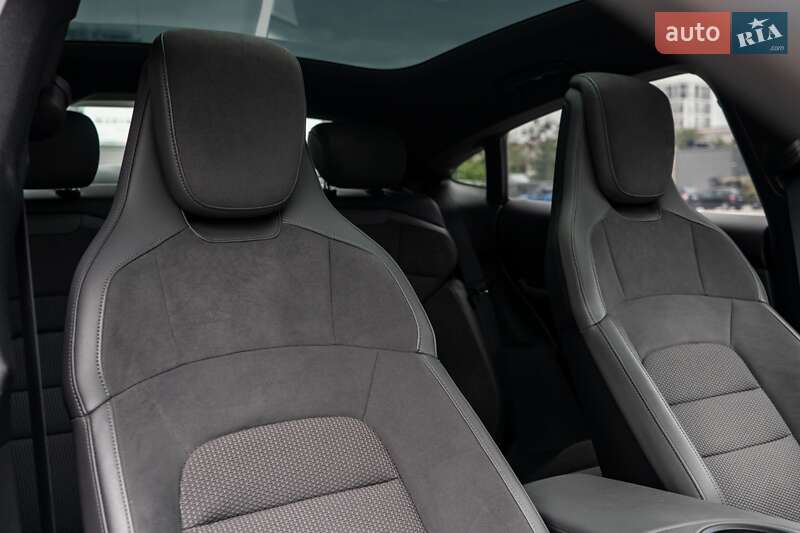 Седан Porsche Taycan 2021 в Києві