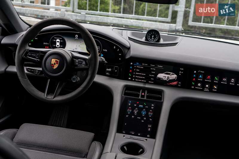 Седан Porsche Taycan 2021 в Києві