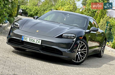 Седан Porsche Taycan 2021 в 