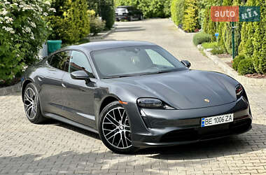Седан Porsche Taycan 2021 в 