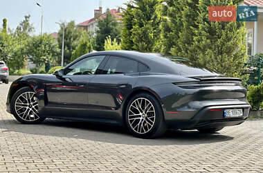 Седан Porsche Taycan 2021 в 