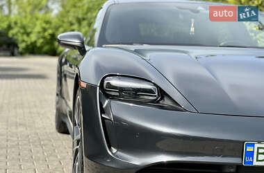 Седан Porsche Taycan 2021 в 