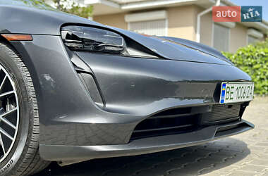 Седан Porsche Taycan 2021 в 