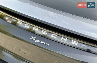 Седан Porsche Taycan 2021 в 
