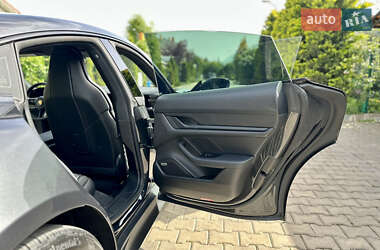 Седан Porsche Taycan 2021 в 